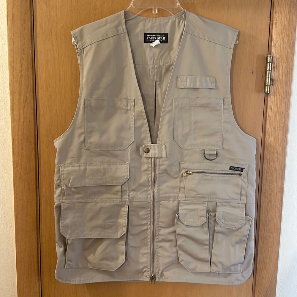 Tact Gear Men’s Tactical Vest Pockets Khaki Tan Size Medium